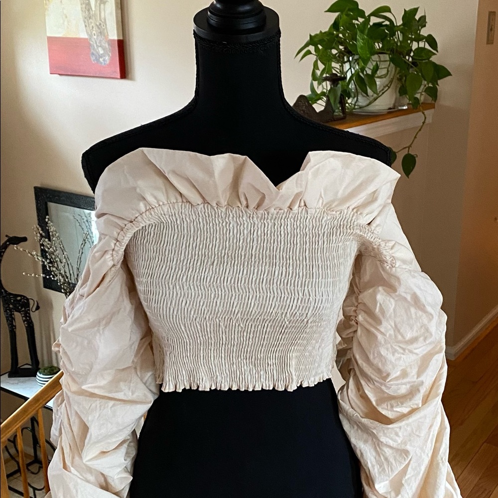 Cream color, elastic bodied, crop top